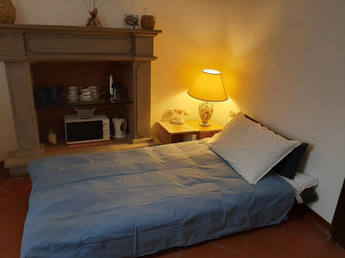 プラートLa Casina Della Volpeアパートメント エクステリア 写真